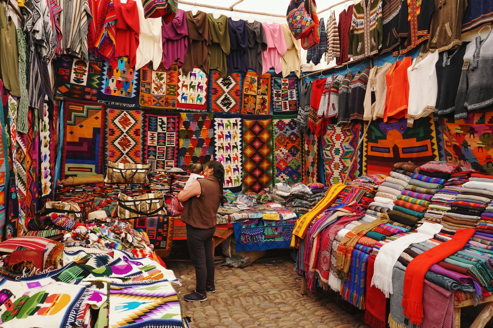 BSale, Mercado Libre y Ya Vendió citan cuatro cifras sobre pymes en un taller conjunto. Ninguna trae fuente.